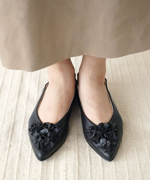 nouvelleRobe Oū 【本革・高反発】Floral decoration ポインテッドトゥ パンプス ブラック