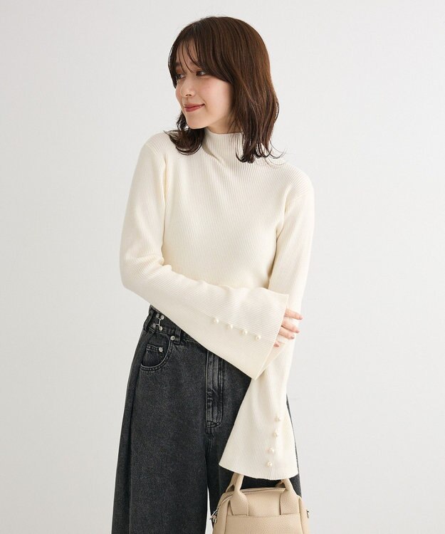 Green Parks ・ｓｗｉｎｇ　ｂｙ　袖パールボタンフレアリブニット Off White