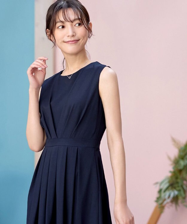 Tiaclasse L 【2TYPEスリーブ/半袖・ノースリーブ・洗える】タックフレアワンピース ノースリーブ：ネイビー