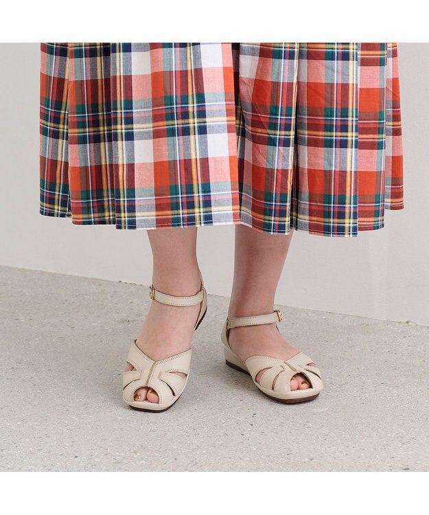 ing <ing>【サスティナブル】アンクルストラップサンダル アイボリー