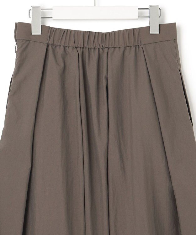 23区 【洗える】マットナイロンタフタ タック スカート ダークブラウン系