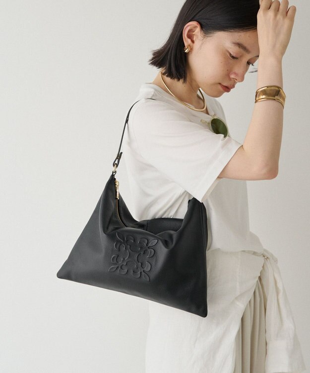 russet エンボスモノグラム ソフトレザーショルダーバッグ(CE-1547) Black