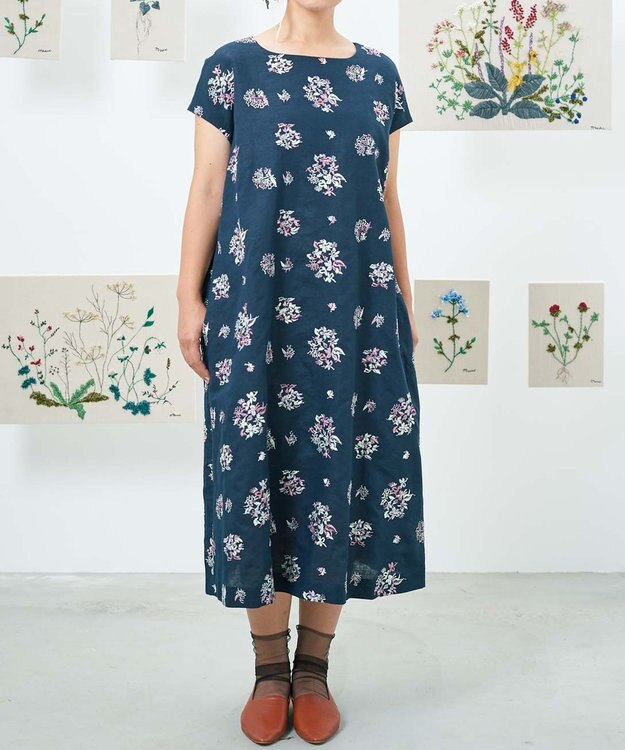 muuc 〈コットン×リネン〉〈高品質なドライタッチ生地〉野小花刺繍ゆったりワンピース ネイビー