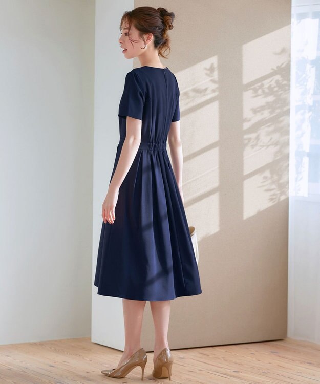 Tiaclasse L 【2TYPEスリーブ/半袖・ノースリーブ・洗える】タックフレアワンピース 半袖：ネイビー