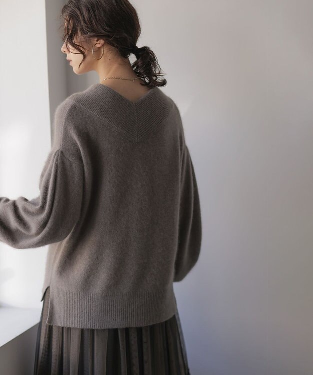 組曲 S フラッフィーファーＶネック ニット ブラウン系