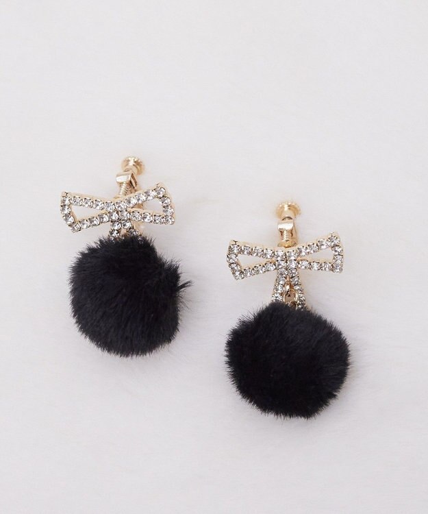 Maison de FLEUR フェイクファービジューリボンイヤリング Black