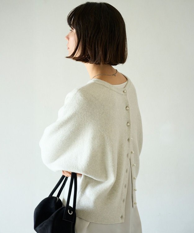UNFILO 【前後着用 可能】ふわふわニット 2WAY パールボタンカーディガン グレージュ