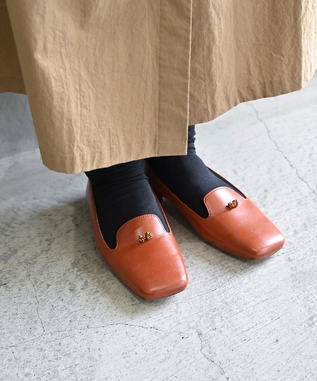 muuc ビーズモチーフのスクエアシューズ ブラウン