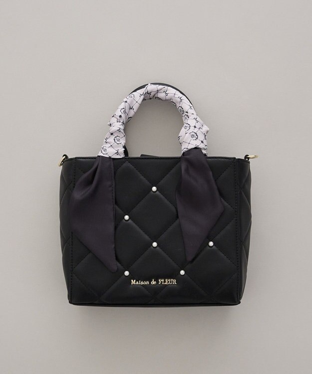 Maison de FLEUR スカーフ付きパールキルティングトートバッグ Black