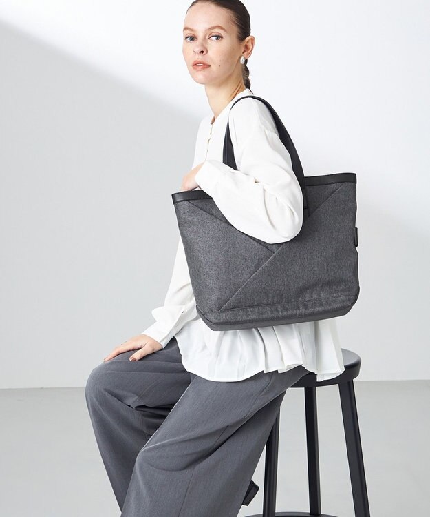 Y'SACCS リネンライク　イニシャルトート　Mサイズ ブラック