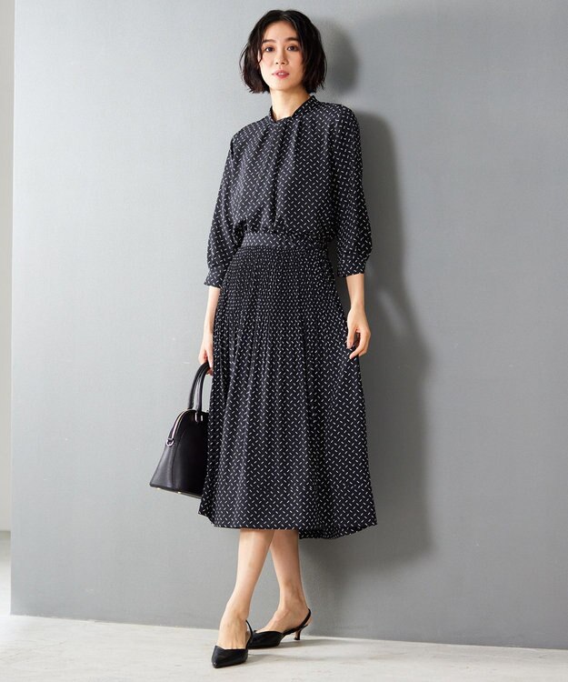 自由区 S 【セットアップ対応・洗える】ライトサテン8分袖 ブラウス ブラック系1