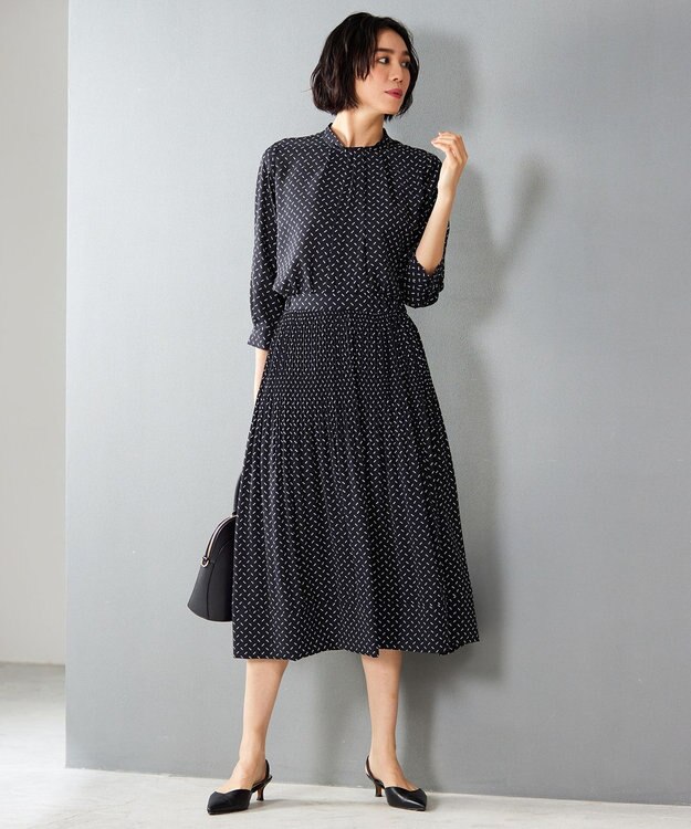 自由区 S 【セットアップ対応・洗える】ライトサテン8分袖 ブラウス ブラック系1