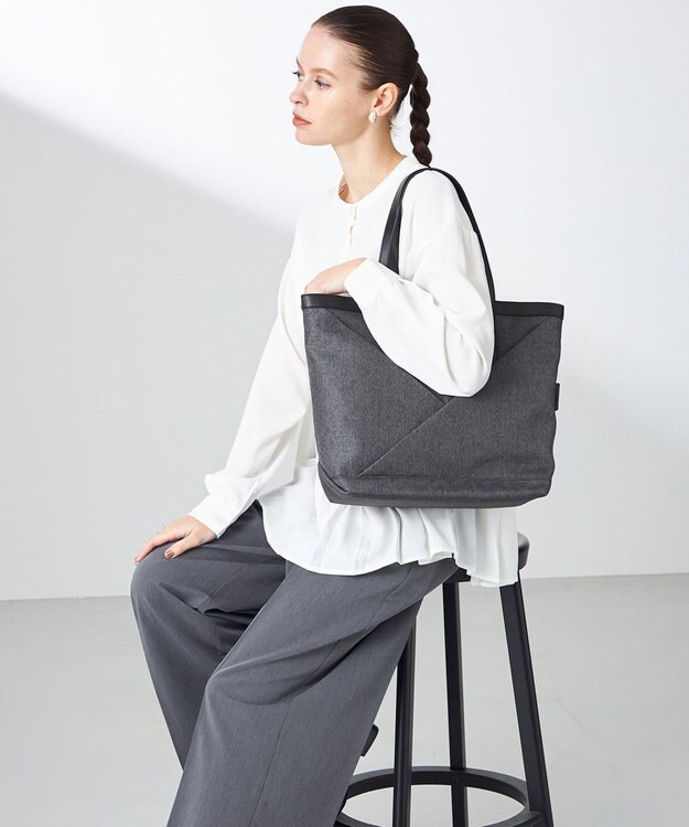 Y'SACCS リネンライク　イニシャルトート　Mサイズ ブラック