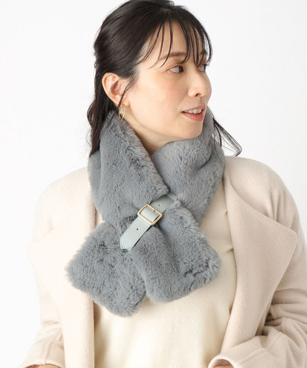 MOONBAT 【大人百花1月号掲載】FURLA フェイクファーマフラー ベルト差し込み ファーティペット ロゴプレート付 ダークグレー