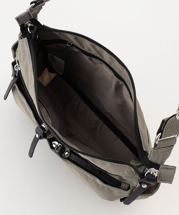 Y'SACCS トリプルポケットベーシックショルダー グレージュ