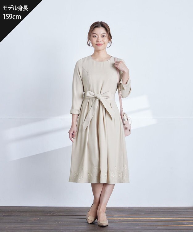 Tiaclasse L 【洗える】花柄刺繍フレアワンピース グレージュ