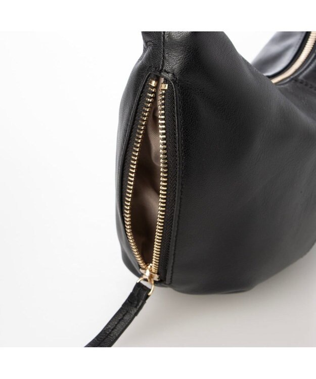 UNBILLION アトランタ ATLANTA / やぎ革軽量ハーフムーンショルダー ブラック