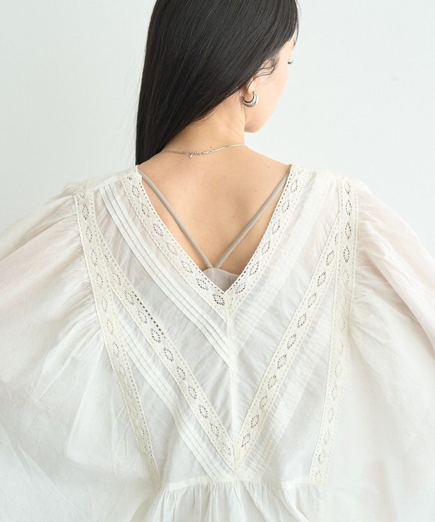earth music&ecology 【WEB・一部店舗限定】【綿100％】レース＆ピンタックポンチョ Off White