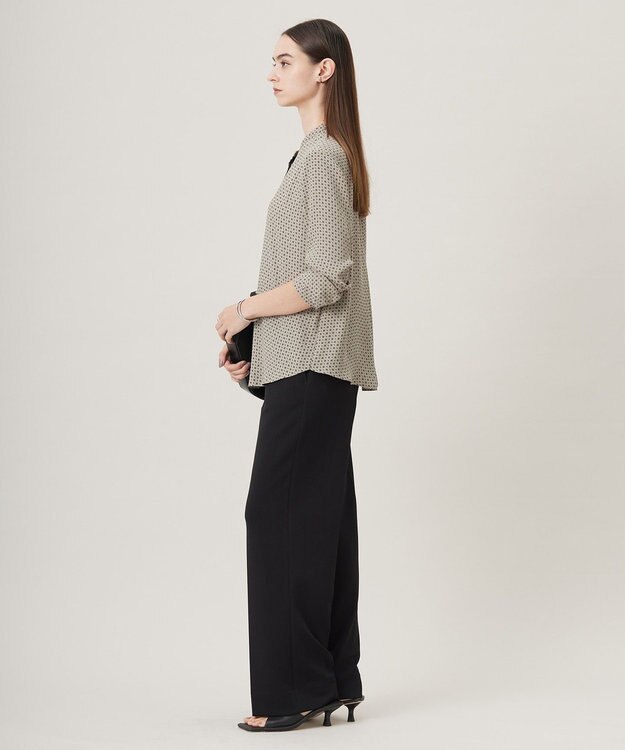 ICB L 【UVケア・速乾・洗える】BackSatinAmunzen バンドカラーブラウス カーキ×ブラック柄系