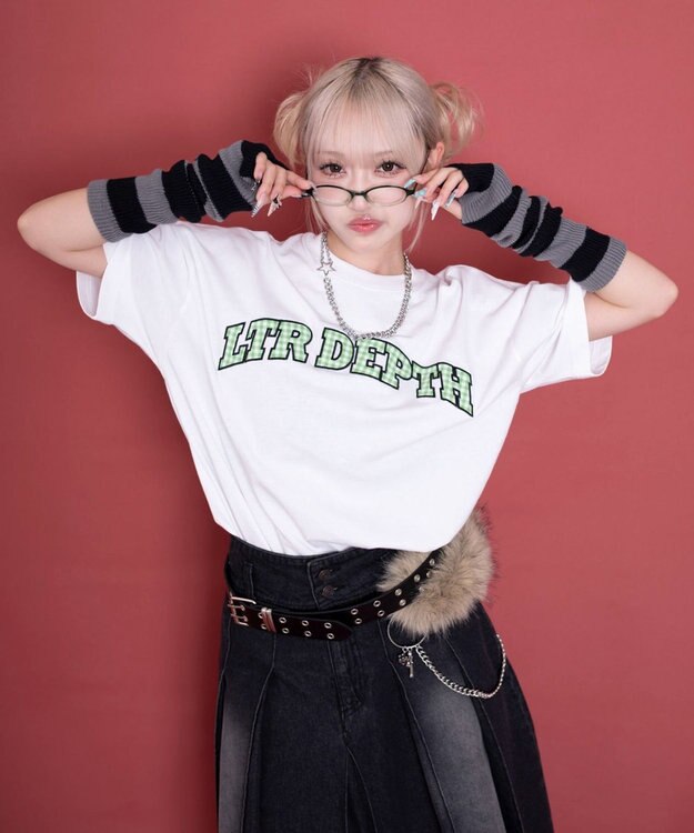 WEGO 【ユニセックス着用ITEM/MLサイズ展開】チェックカレッジグラフィックT（SS） ホワイト