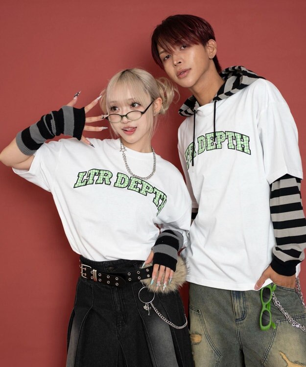 WEGO 【ユニセックス着用ITEM/MLサイズ展開】チェックカレッジグラフィックT（SS） ホワイト