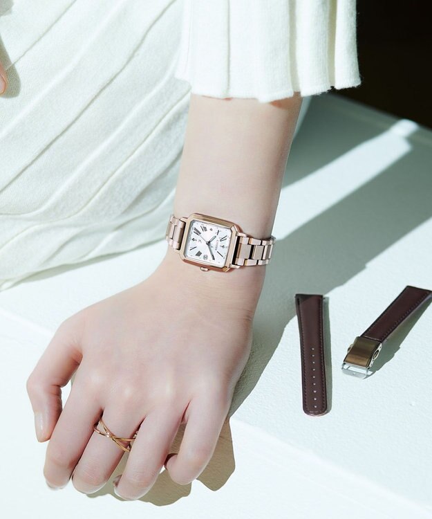 CITIZEN 【替えバンド付き電波時計】電池交換不要のスクエア2wayモデル ES9506-62A サクラ色