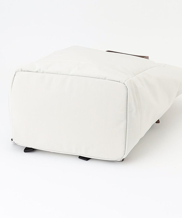 Y'SACCS 【リサイクルナイロン×カウレザー】ナチュラルデイパック ホワイト