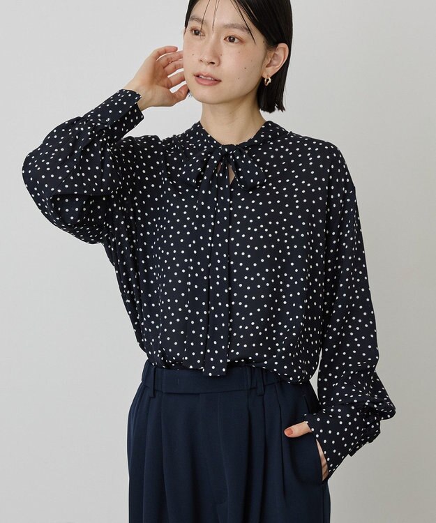 AMERICAN HOLIC 【イージーケア】ドット柄ボウタイブラウス Navy