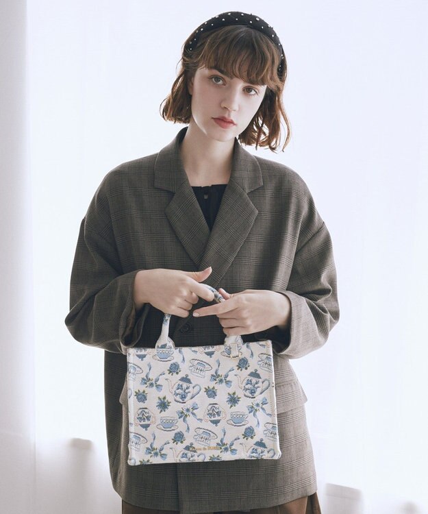 Maison de FLEUR ティーカップ柄ゴブランスクエアトートバッグ Off White