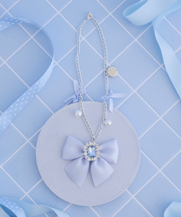 Maison de FLEUR ブルーマニアビジューリボンチャーム Grayish Blue