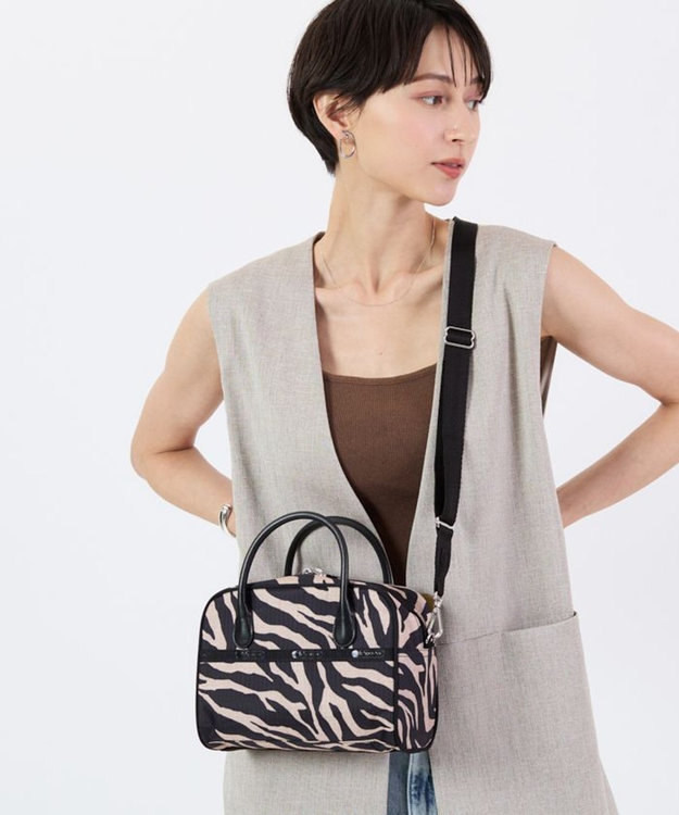 LeSportsac SQUARE TH CROSSBODY/アップタウンラフィアゼブラ/ブラック