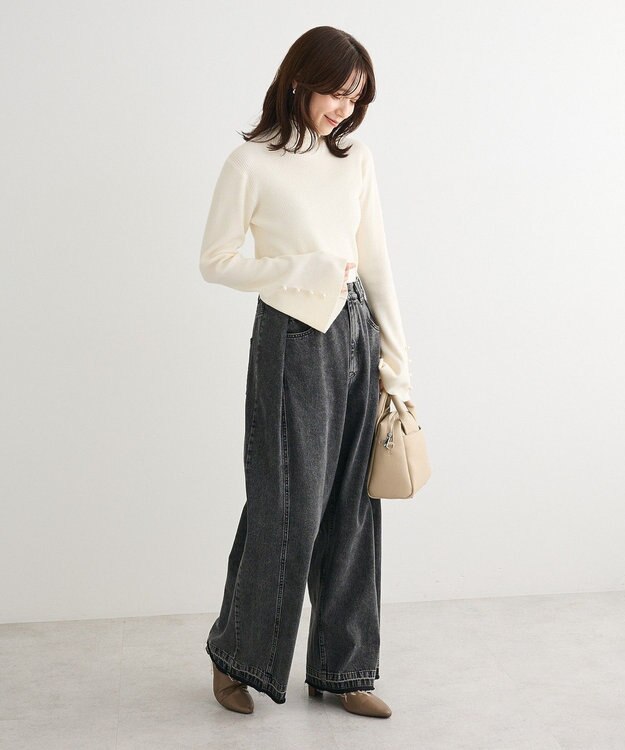 Green Parks ・ｓｗｉｎｇ　ｂｙ　袖パールボタンフレアリブニット Off White