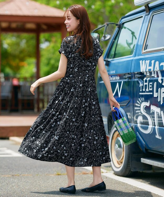 Tiaclasse L 【洗える】リーフフラワー柄ワンピース ブラック