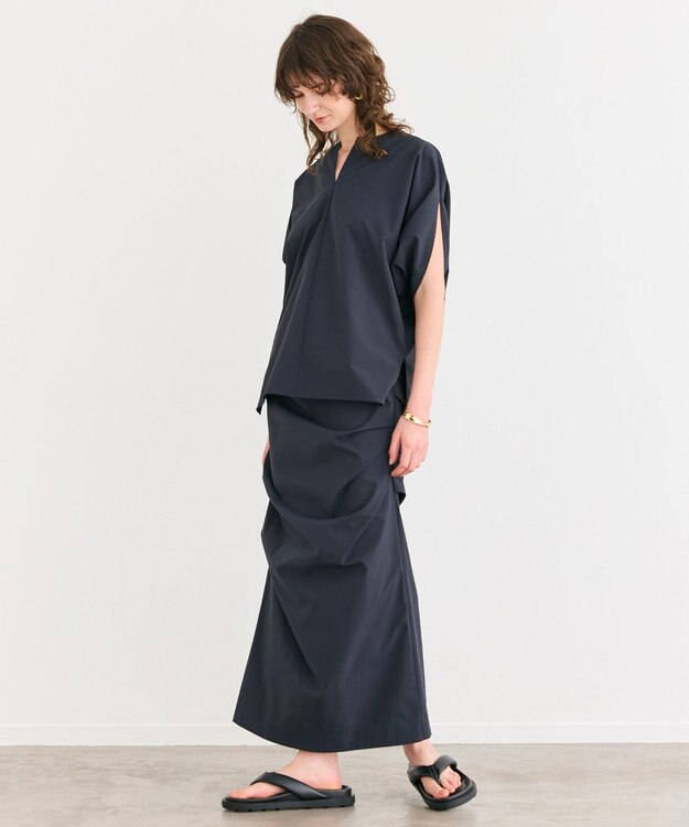 BEIGE， 【接触冷感/UVカット/洗える・BAILA 8.9月合併号掲載】YANN / Vスリットプルオーバーブラウス Black