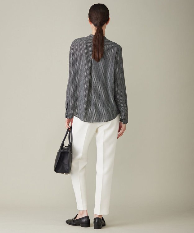 ICB 【WEB限定カラーあり・速乾・洗える】BackSatinAmunzen バンドカラーブラウス チェーン柄系