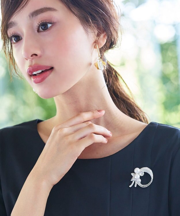 Tiaclasse パール＋リボンブローチ シルバー