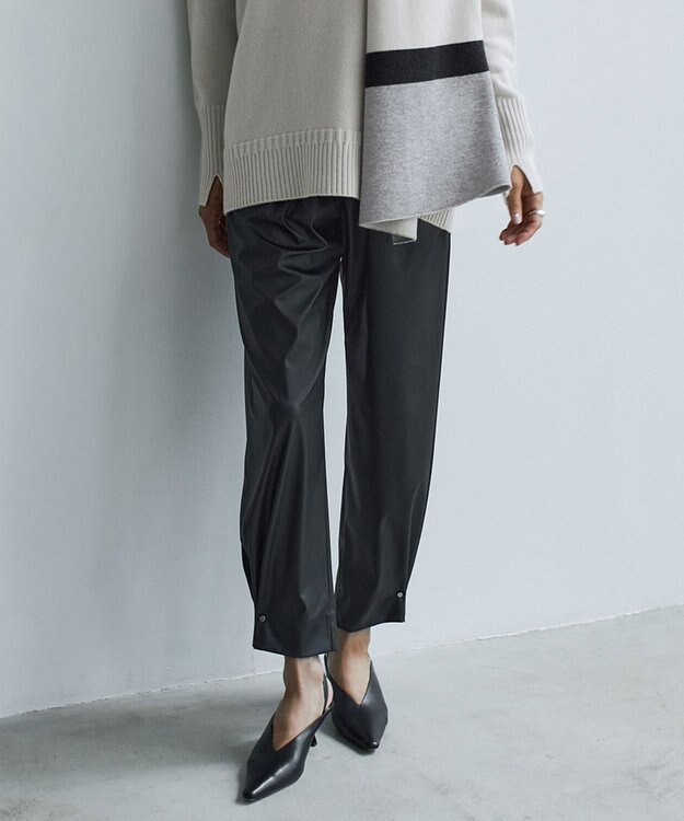 ICB 【洗える】 ライトフェイクレザー バレルパンツ ブラック系