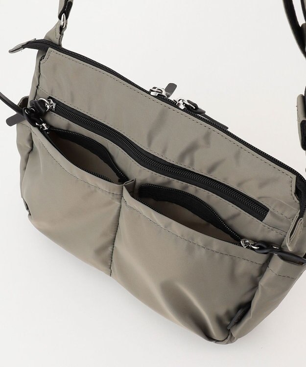 Y'SACCS トリプルポケットベーシックショルダー グレージュ