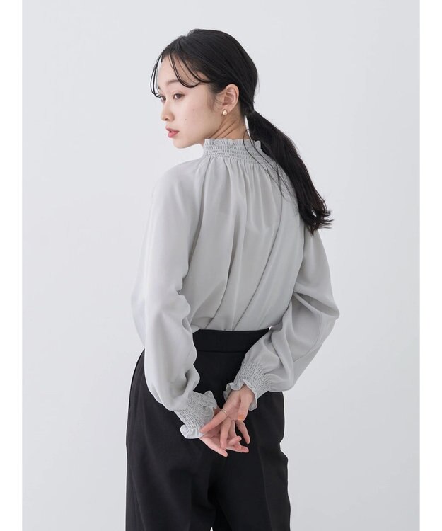 earth music&ecology シャーリングネックブラウス Light Gray