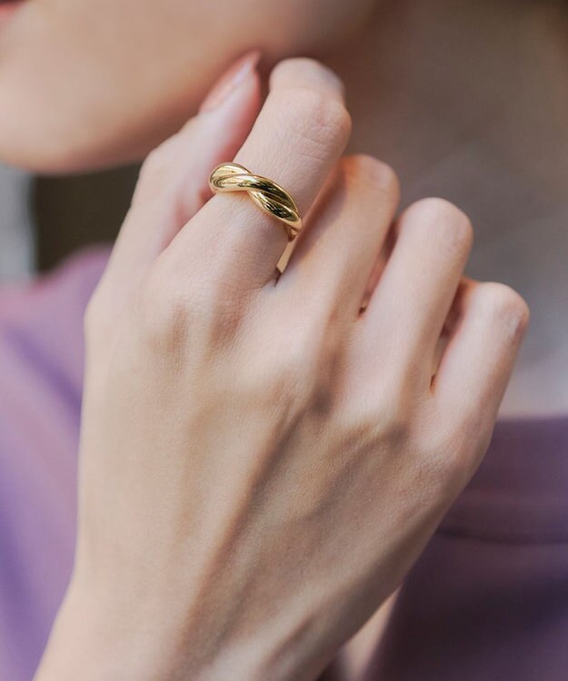 Tiaclasse ツイストモチーフリング ゴールド