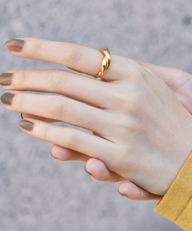 Tiaclasse ツイストモチーフリング ゴールド