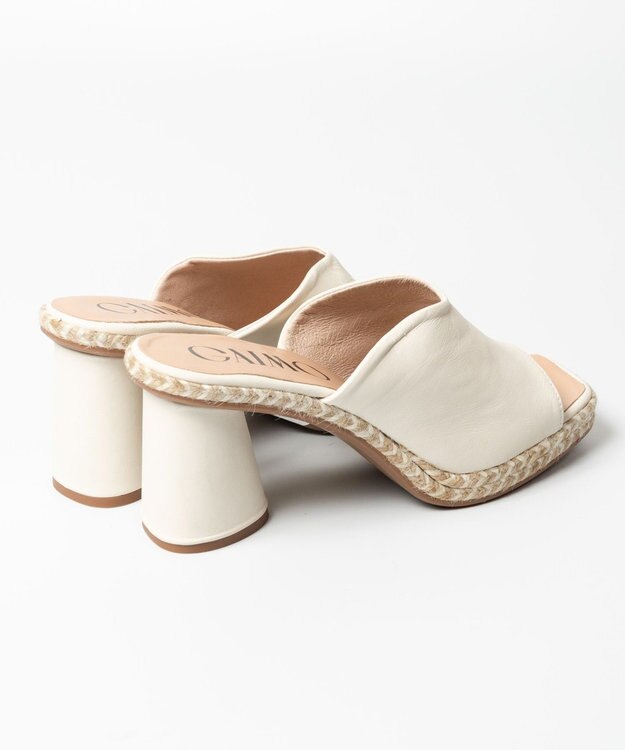 gaimo 【GAIMO/ガイモ】Vカットスクエアヒールサンダル アイボリー