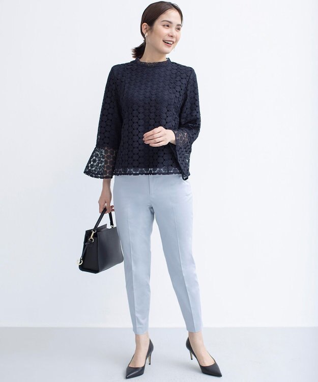 組曲 【WEB限定】サテンストレッチ クロップドパンツ サックスブルー系