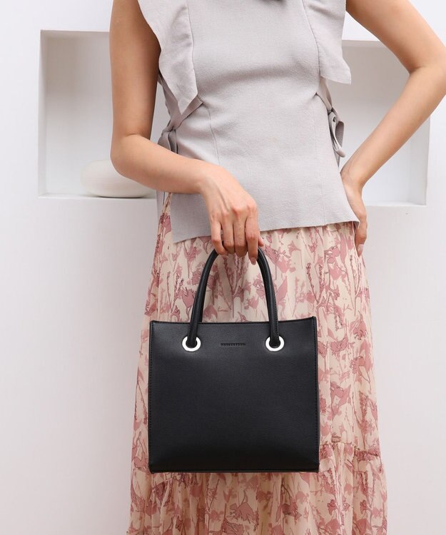 style code  【MERCURYDUO/マーキュリーデュオ】メタルアイレット　両アオリポケット　スクエアハンドバッグ ブラック