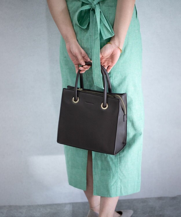 style code  【MERCURYDUO/マーキュリーデュオ】メタルアイレット　両アオリポケット　スクエアハンドバッグ ブラック