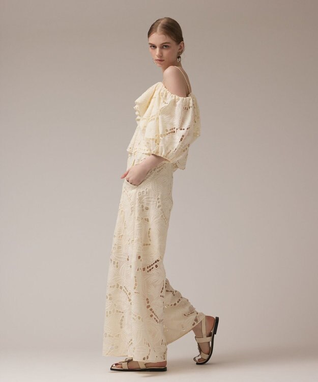 GRACE CONTINENTAL カットワークオフショルトップ キナリ