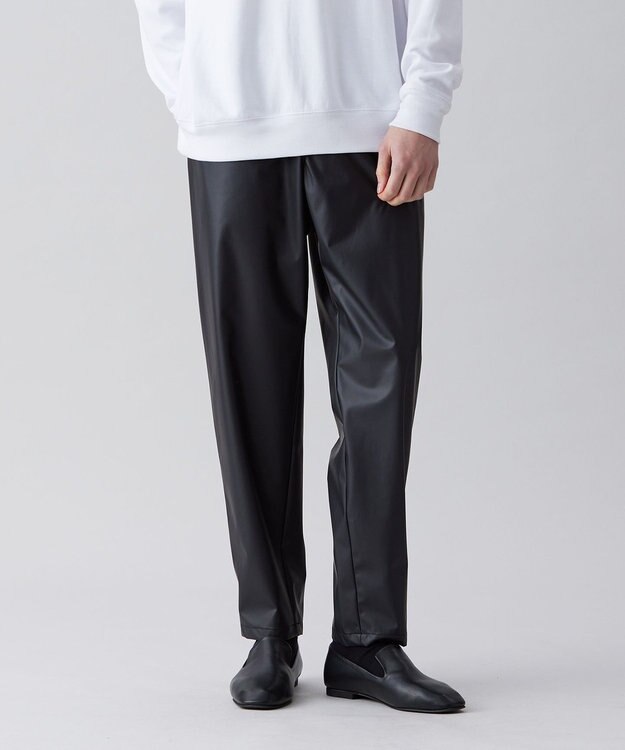 UNFILO MENS 【ストレッチ】レザーライク イージー テーパードパンツ [23年春夏商品] ブラック