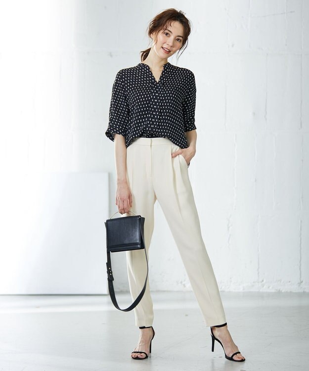 ICB 【人気のため新色追加・洗える】Naiaバックサテン テーパードパンツ エクリュ系