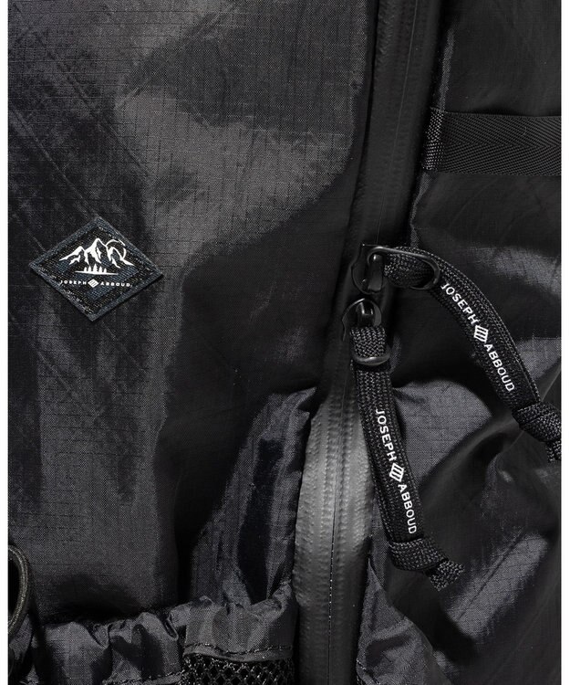 JOSEPH ABBOUD MOUNTAIN 【軽量/ECO撥水/サスティナブル素材/サコッシュが取り外せる】リサイクルリップストップ バックパック 33L ブラック系