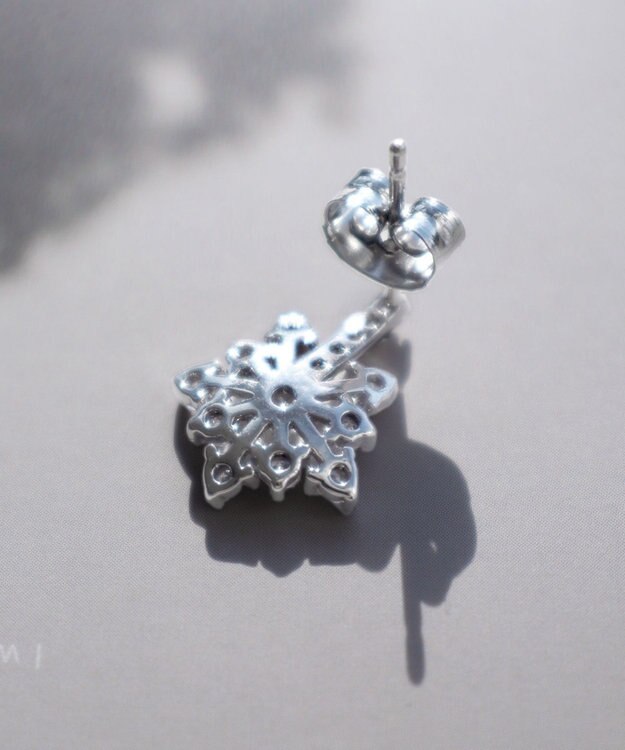 Tiaclasse 【安田美沙子さん着用・金属アレルギー対応】スノーフレークピアス／イヤリング シルバーピアス